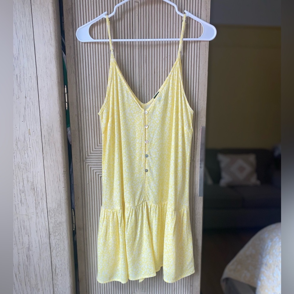 Yellow Sleeveless Romper - Picture 3 of 10